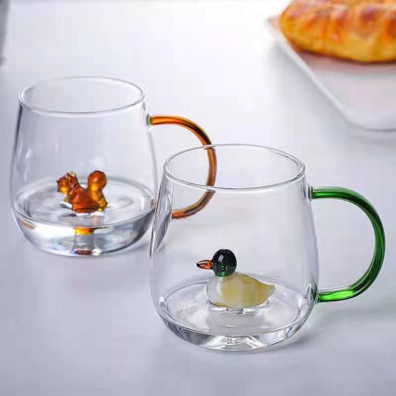 Kính đơn giản và thanh lịch với hình dáng độc đáo