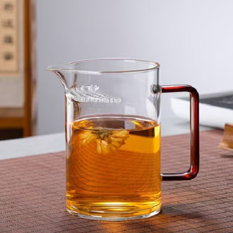 Thực hiện việc tùy chỉnh các sản phẩm thủy tinh borosilicate