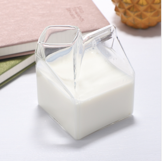 Đồ uống đẹp nhất làm bằng cốc thủy tinh trong suốt