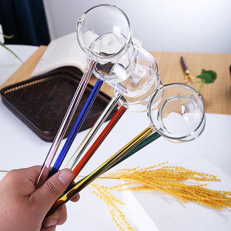 Muỗng thủy tinh dài trong suốt đầy màu sắc