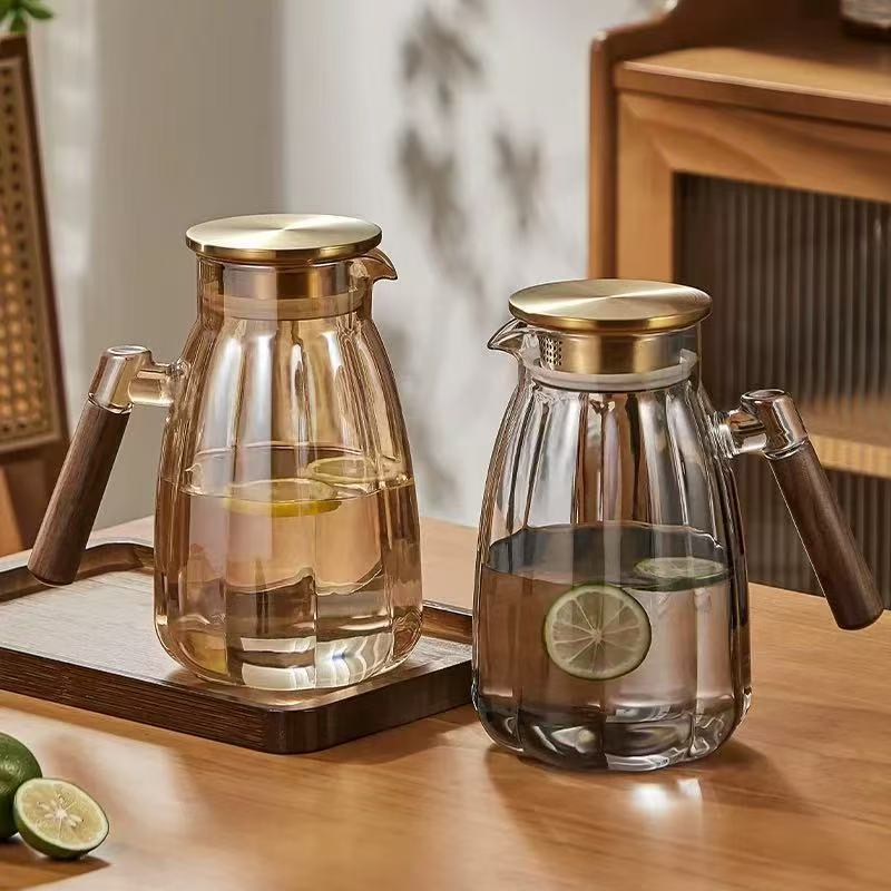 Bình đựng nước quả bí ngô có tay cầm bằng quả óc chó